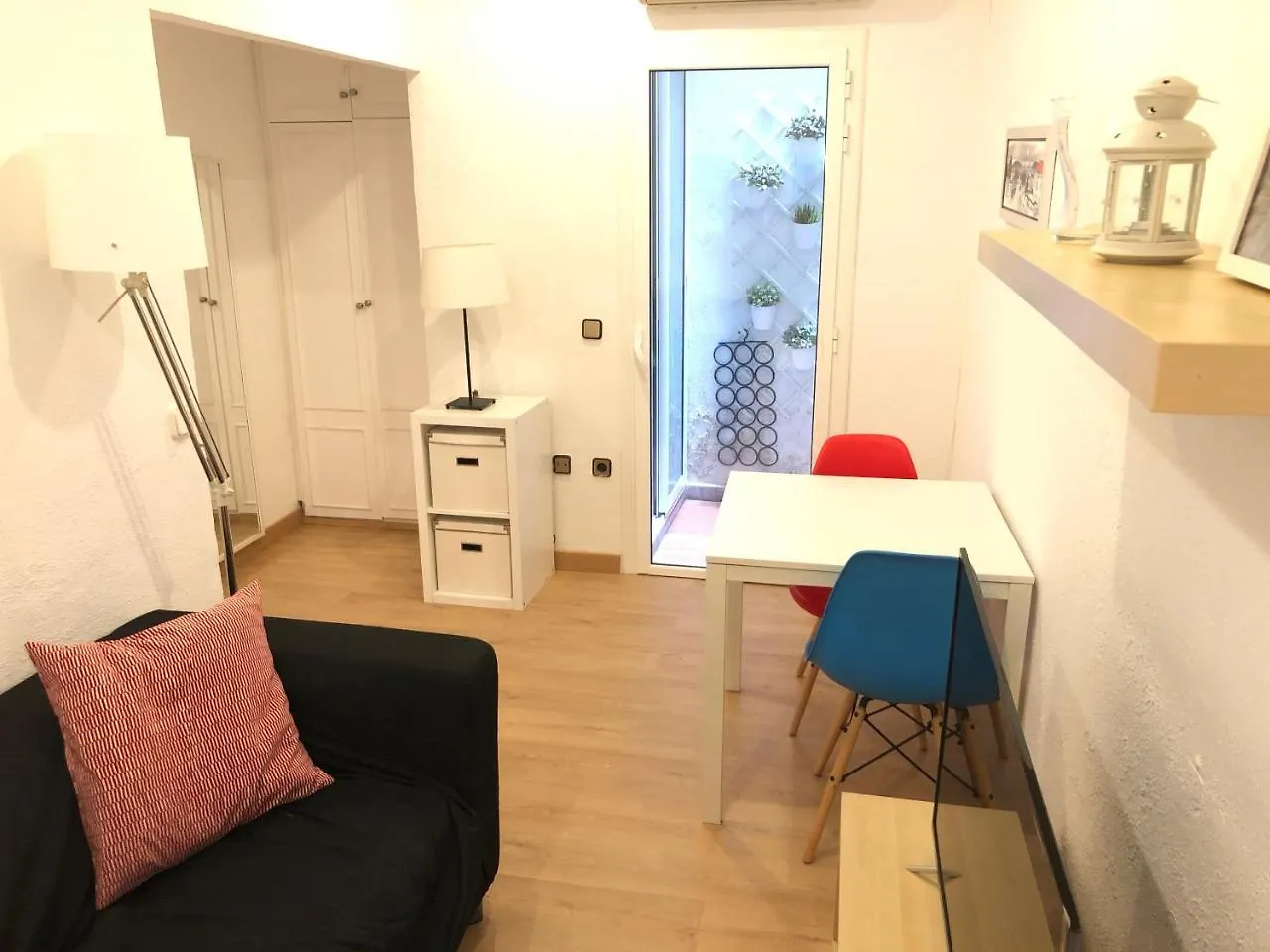 New! Apartment In Sarria Near Metro Barcelona 0*,  Hiszpania